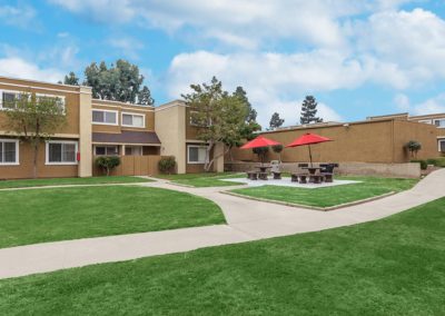 courtyard with barbeque at east orange village