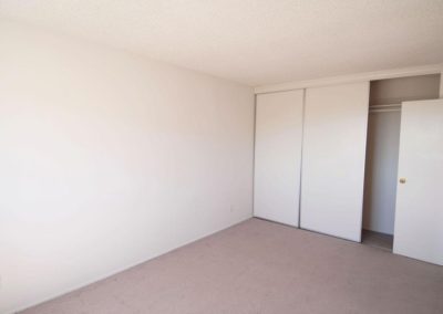 bedroom with closet at arizona towers