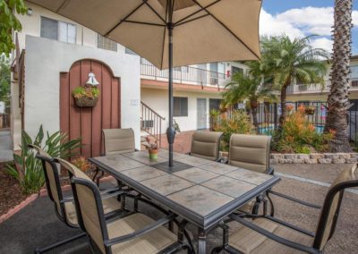 courtyard area at la mesa plams