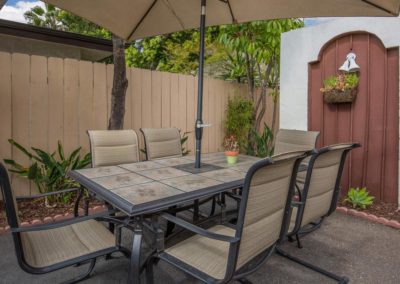 courtyard seating area at la mesa palms