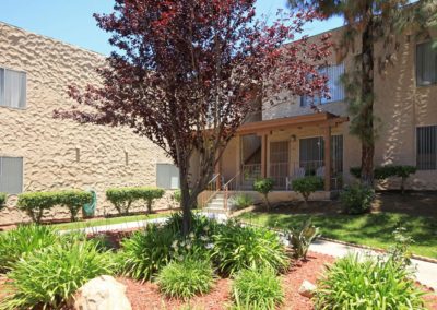 courtyard with landscape at lemon gardens