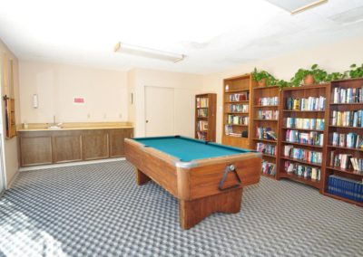 pool table and lounge at casa serena