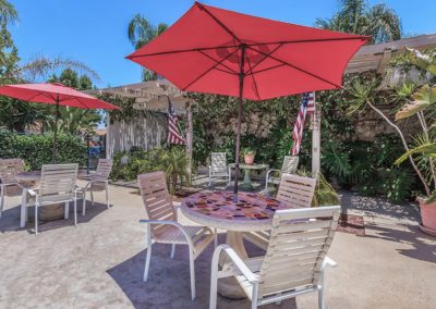 courtyard area at pinewood villas with seating