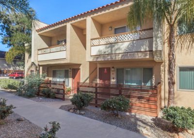 parklane apartments exterior with landscape