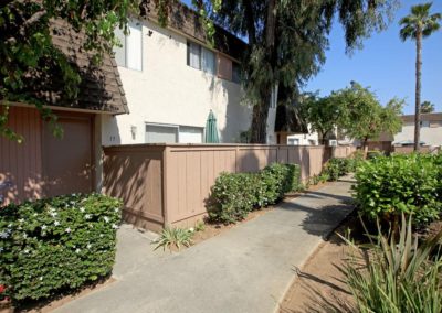 exterior pathway at paseo del prado