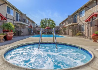 spa and pool at pepper valley apartments