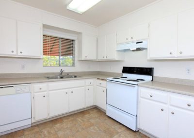 kitchen at pepper valley apartments