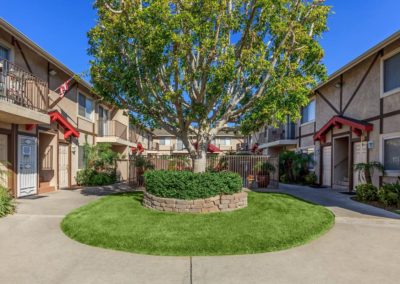 courtyard with grass and pool at pepper valley apartments