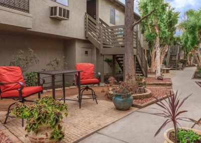 courtyard with seating at ridgewood court