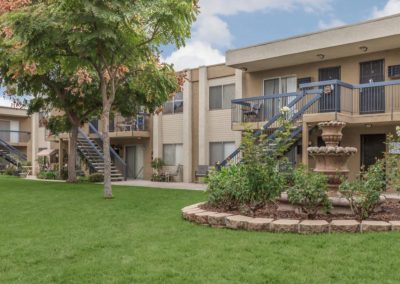 courtyard with fountain at sandalwood apartments