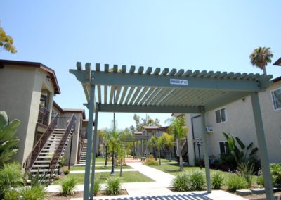 patio cover and courtyard at taft manor