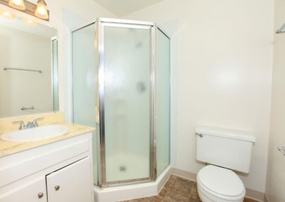 bathroom at greentree apartments