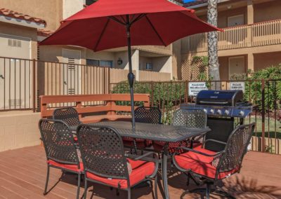 courtyard and lounge area at lake meadows