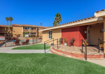 pool area and courtyard at lake meadows