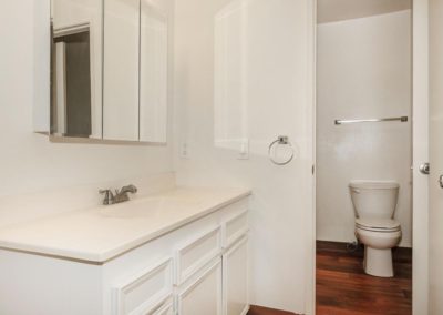 bathroom at lake meadows apartments