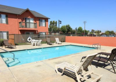 pool at stone ridge apartments