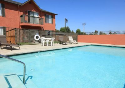 pool at stone ridge apartments