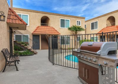 courtyard at villa nova apartments with barbeque