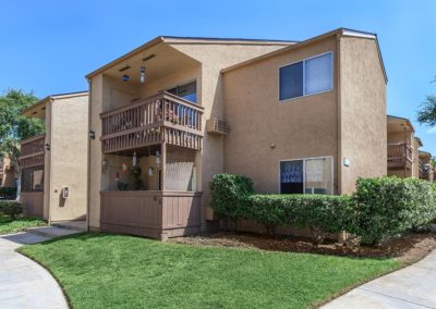 exterior of willow creek apartments