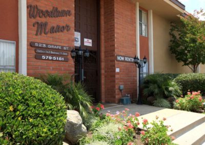 front entrance at woodlawn manor