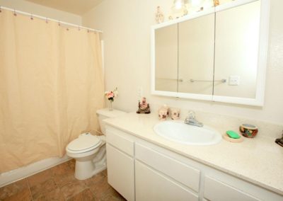 bathroom at woodlawn manor